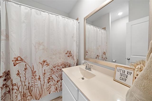 Building Photo - 16521 Garden Dr