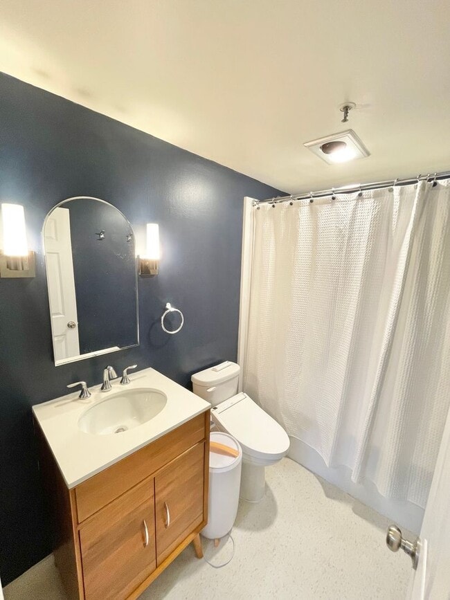 Building Photo - 131 Main St