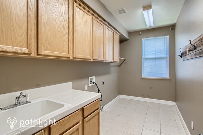 Building Photo - 6142 Big Bend Dr, Roseville, CA, 95678