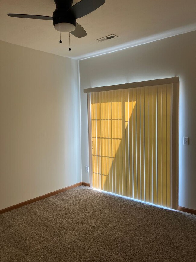 Building Photo - 1011 Laurel Tree Ct