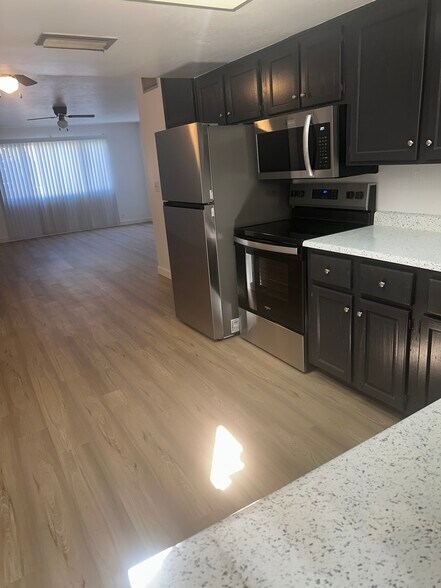 Building Photo - 3322 W Loma Ln