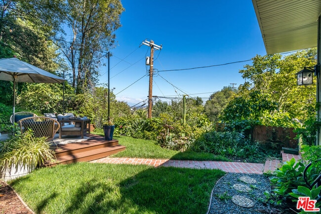 Building Photo - 2385 Sunset Heights Dr