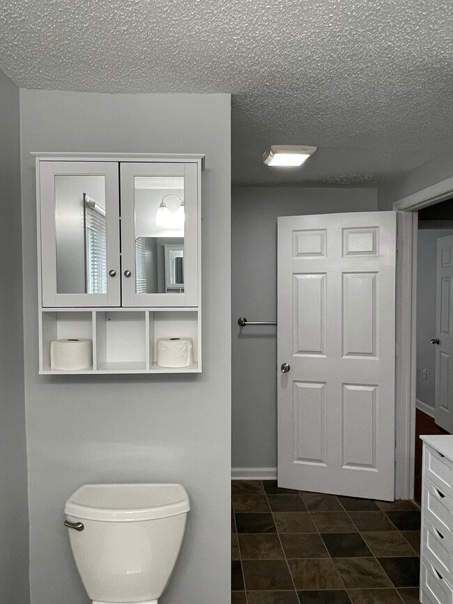 Building Photo - 273 Sims Dr