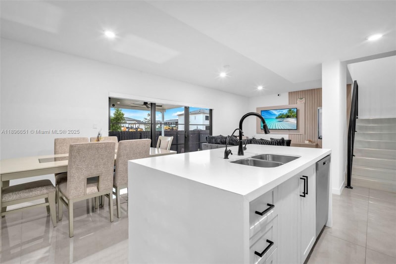 Building Photo - 1337 NW 3rd St