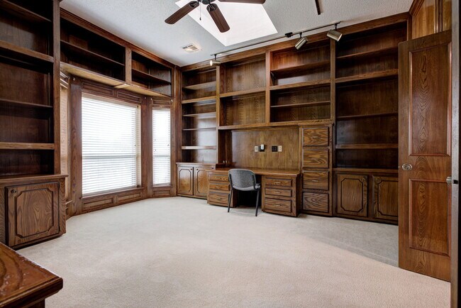 Building Photo - 1340 Bryant Cir