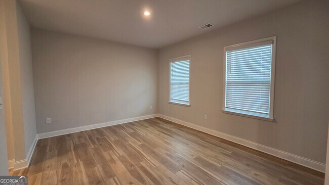 Building Photo - 521 Elkwood Ln