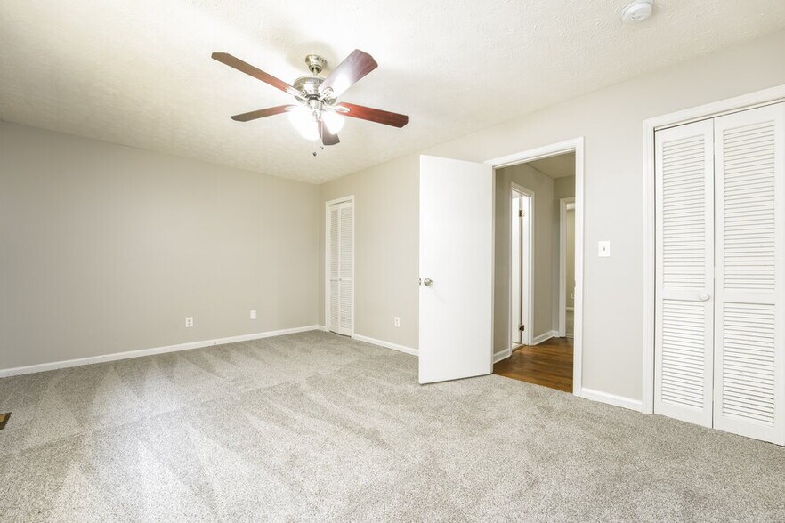 Building Photo - 700 Stacia Dr