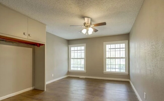 Building Photo - Spacious Townhome in Southeast Wichita