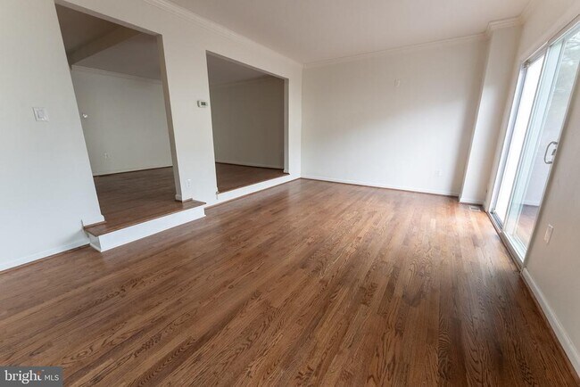 Building Photo - 7426 Rhondda Dr