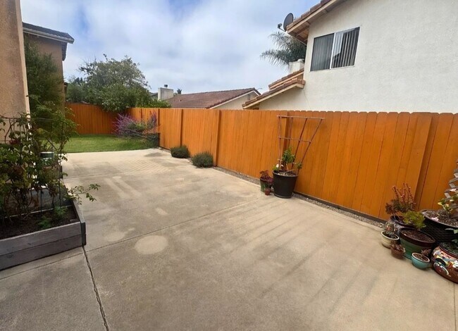 Building Photo - 3BD 2.5BA In Santa Maria, CA