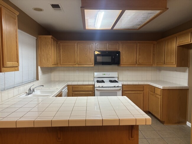 Building Photo - 2520 Arcadia Ct