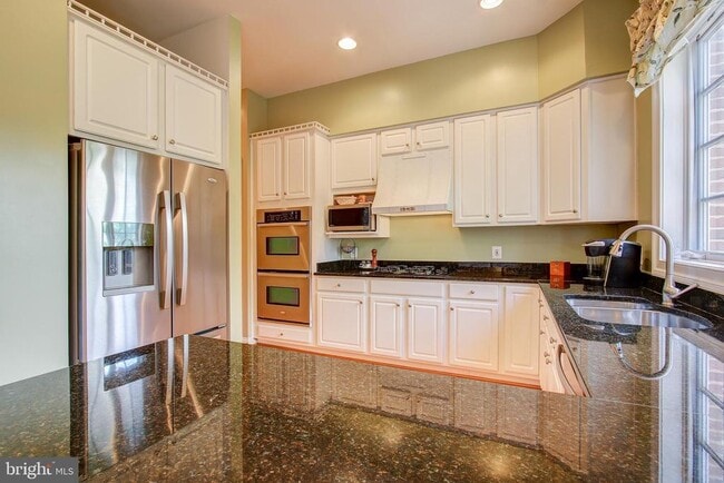 Building Photo - 8639 Terrace Garden Way