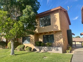 Building Photo - 27535 Lakeview Dr
