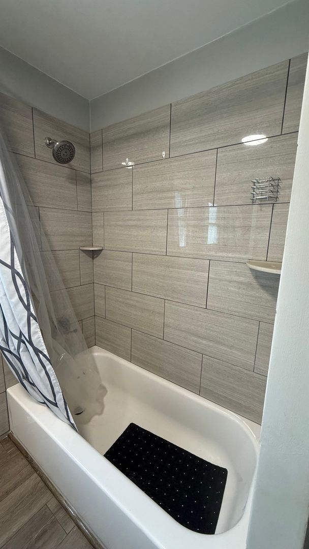 Building Photo - Spacious 3 bed 1 bath, big yard, pets ok, see walkthrough video