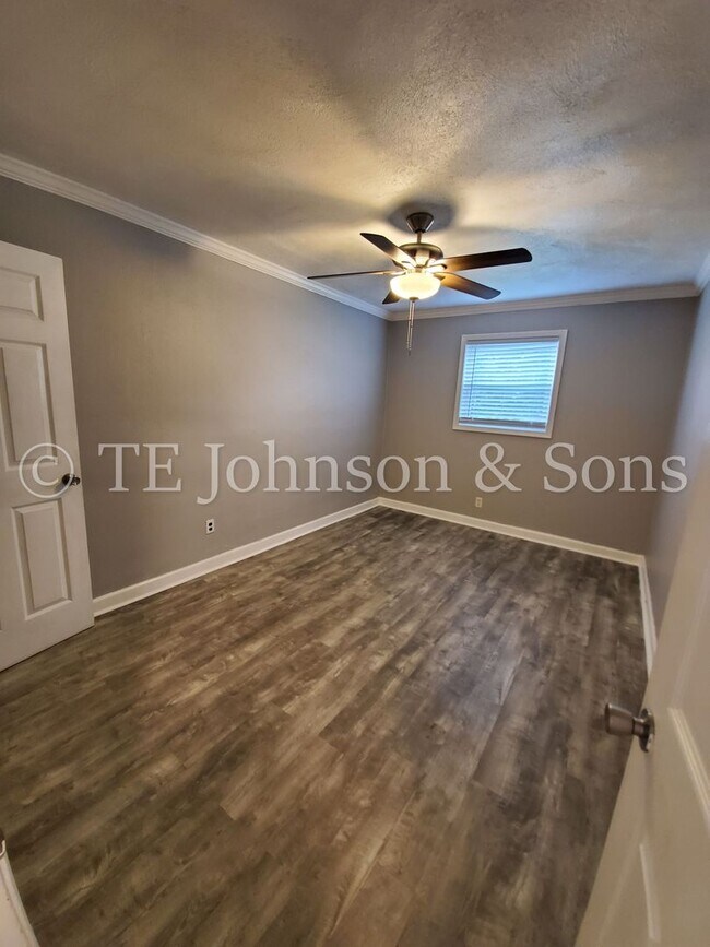 Building Photo - Sterling Pointe Apartments – Updated 2 Bedroom Living in West End Winston-Salem