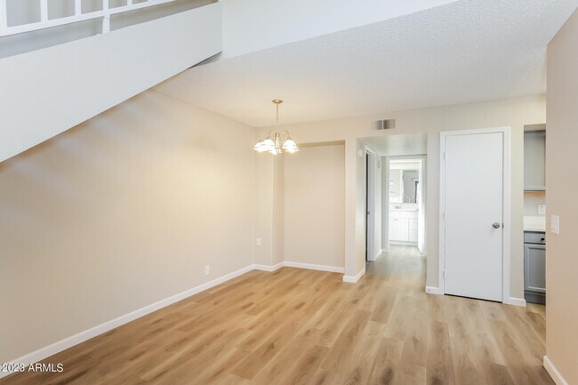 Building Photo - 15423 N 37th Ln