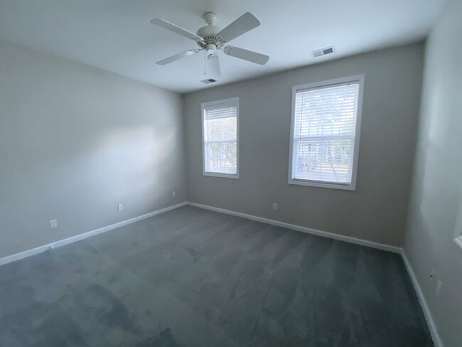 Building Photo - Three Bedroom, Single Family Home w/ Two C...