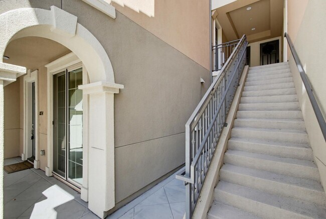 Building Photo - 8874 Promenade N Pl