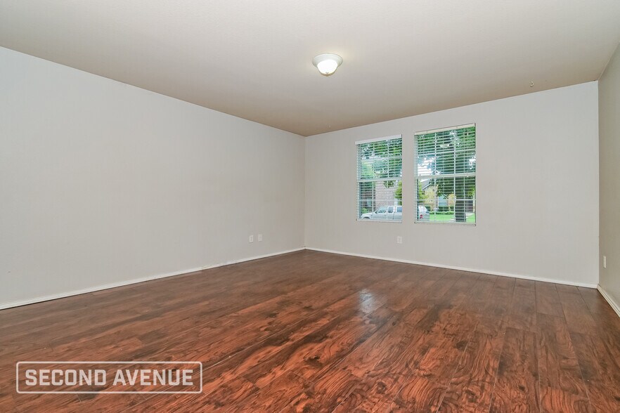 Building Photo - 680 Austin Ln