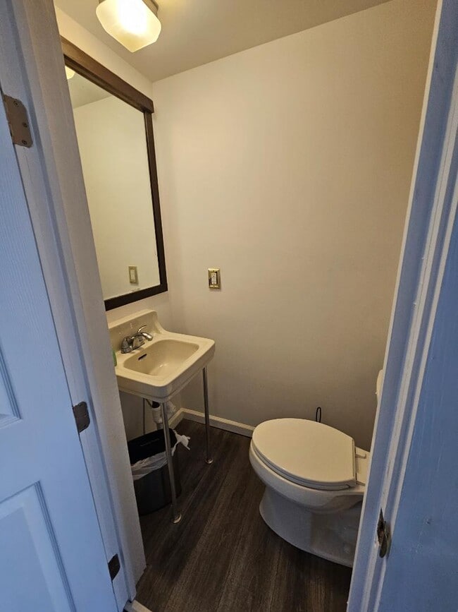 Building Photo - 3 Laurel St