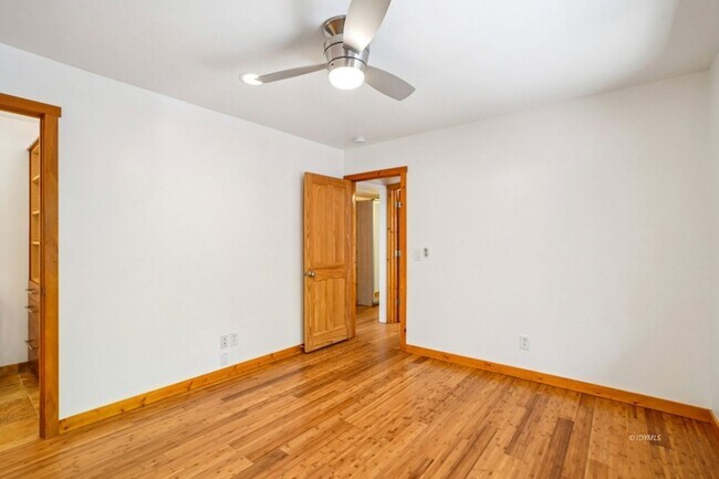 Building Photo - 54025 Strawberry Valley Dr