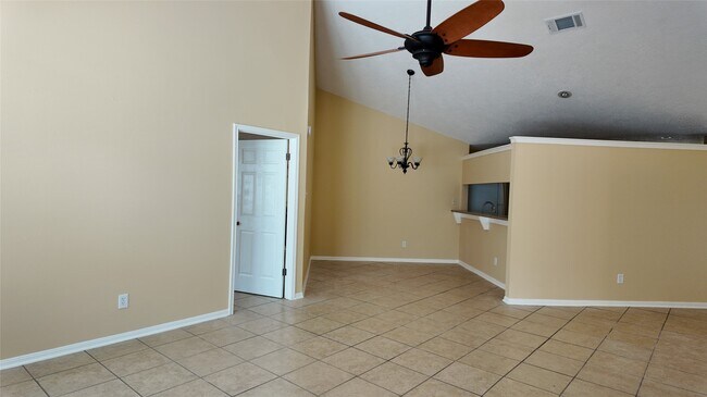 Building Photo - 7003 Glen Rosa Dr