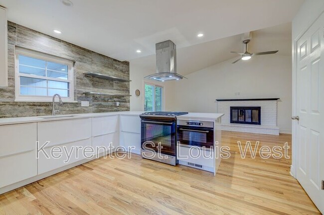 Primary Photo - 10602 Tioga Ct
