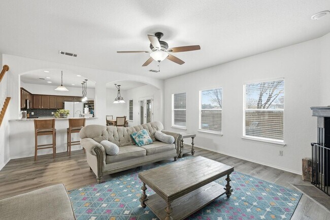 Building Photo - 1410 Katie Lynch Dr