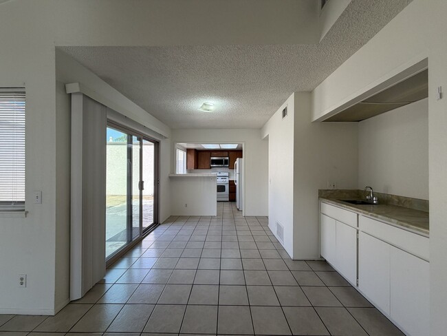 Building Photo - 1594 Christopher Ln