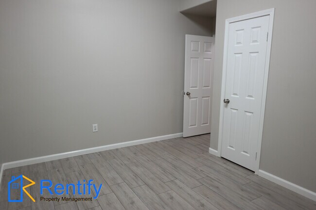 Building Photo - 3908 White Sands Dr