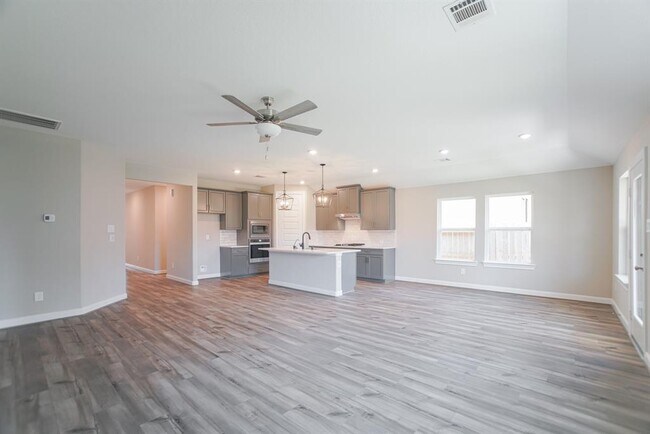 Building Photo - 9852 Pearly Everlasting