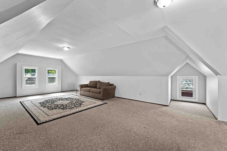 Building Photo - 322 W Wilson St