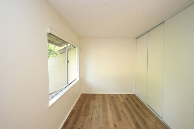 Building Photo - For Rent: Upgraded 3-Bedroom Condo in Todd...