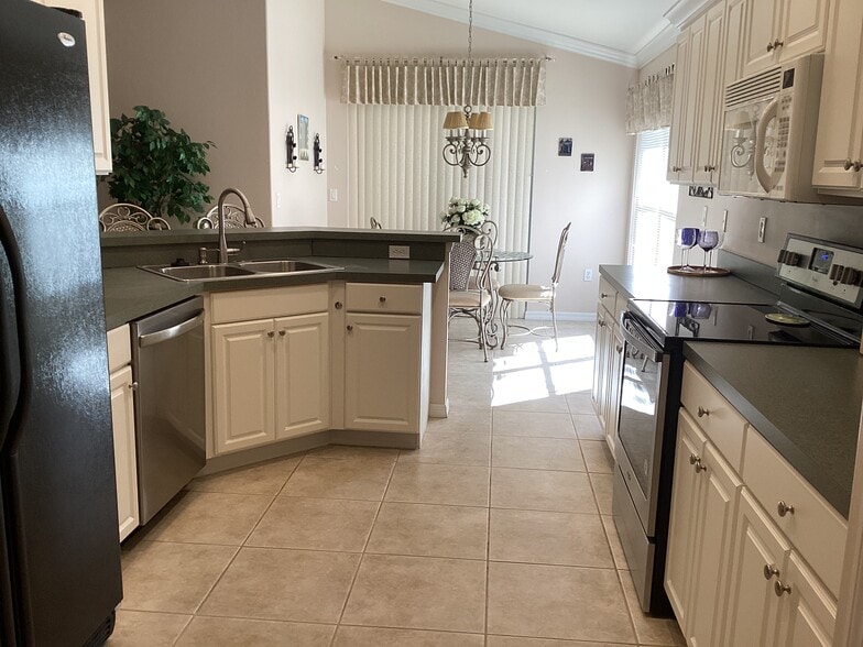 Building Photo - 9201 Independence Way