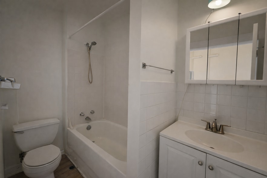 Building Photo - 2401 W McLean Ave