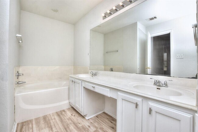 Building Photo - 3007 Crystal Cove