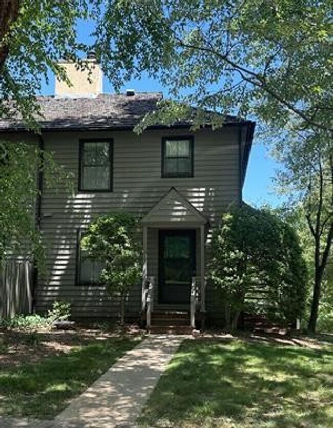 Building Photo - River Run Condo!