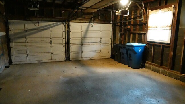 Building Photo - 593 Watford Ln