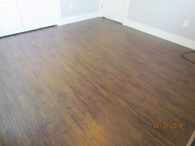 Building Photo - Beautiful 3 bed 2 bath in the popular Paramount community