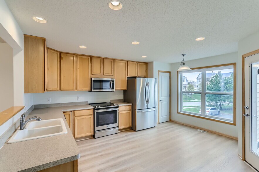 Building Photo - 15150 Fanning Dr N