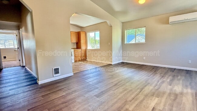 Building Photo - 1212 E Sherman Ave