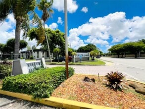 Building Photo - 10405 N Kendall Dr