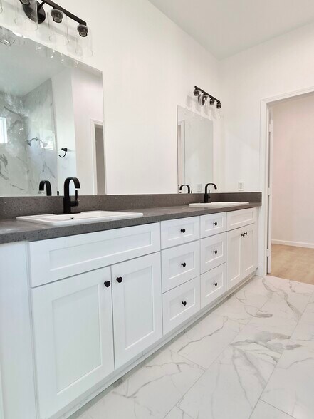 Building Photo - 9840 Mesquite Ave