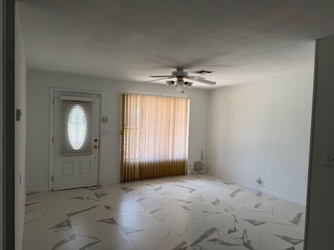 Building Photo - Easy Living with this 3 Bedroom Home on oversized fenced lot.