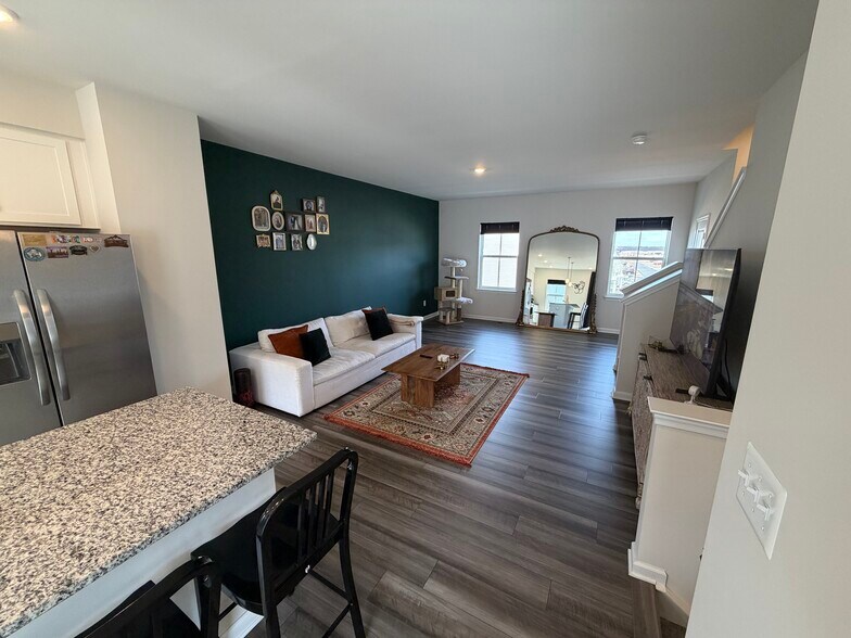 Building Photo - 454 18th Ave