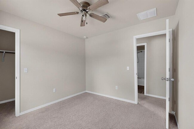 Building Photo - 402 Pentire Way