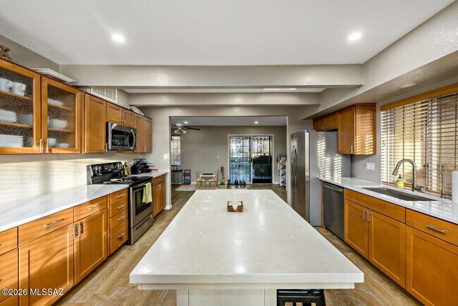 Building Photo - 2191 S Sunburst Dr