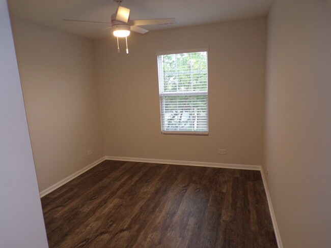 Building Photo - 1595 Millbrook Dr