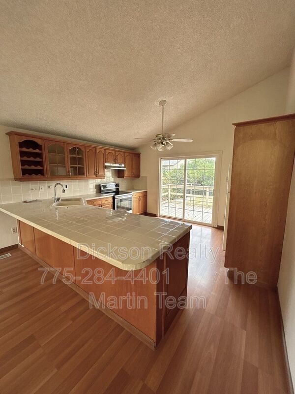 Building Photo - 306 E Quail St