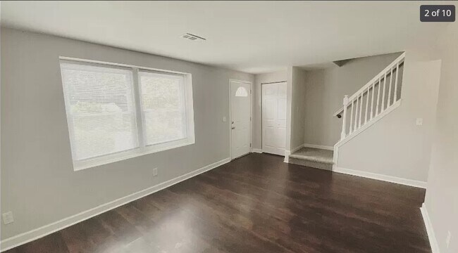 Building Photo - 2831 Lake Forest Dr